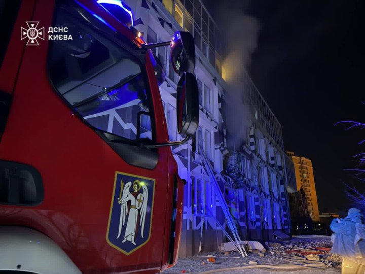 Росіяни знищили лікарню в Києві, є загиблий і постраждалі. Фото і відео евакуації