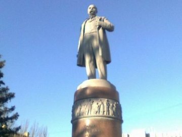 У Донецьку вандали познущалися з пам'ятника Шевченку