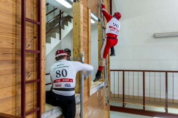 Волинські рятувальники перемогли на турнірі з підйому по штурмовій драбині в Польщі