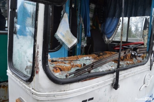 Аварія у Луцьку: авто в’їхало в тролейбус із пасажирами. ФОТО. ВІДЕО