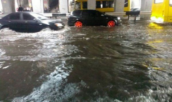 Як затопило Київ. ФОТО. ВІДЕО