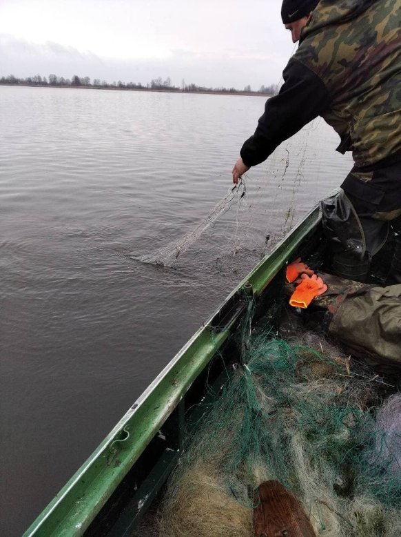 На волинських водоймах вилучили 9 браконьєрських сіток