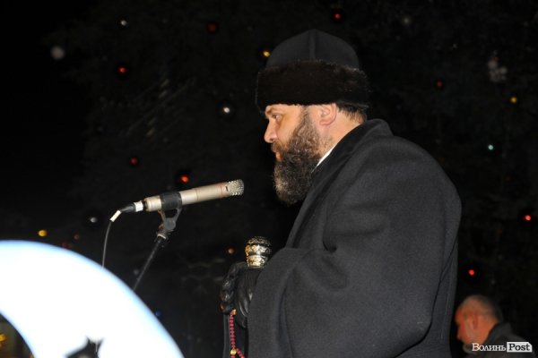 У Луцьку засяяла головна ялинка