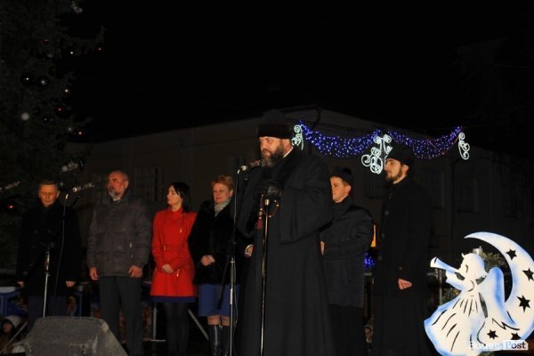 У Луцьку засяяла головна ялинка