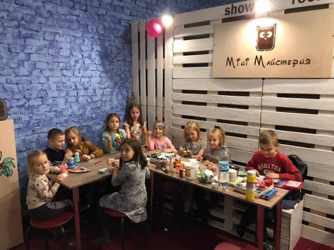 Вчителька з села під Луцьком створює шедеври із цвяхів та ниток. ФОТО