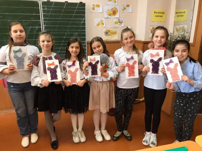 Вчителька з села під Луцьком створює шедеври із цвяхів та ниток. ФОТО