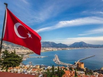 Туреччина повернула обов'язкові ПЛР-тести для туристів з України