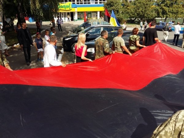 У Горохові на День Незалежності несли два українські прапори. ФОТОРЕПОРТАЖ