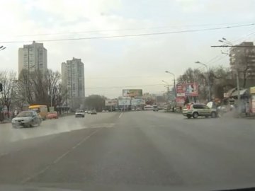 У Дніпропетровську авто влетіло в зупинку, серед загиблих ‒ дитина. ФОТО. ВІДЕО
