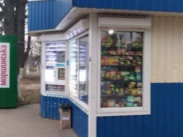 У Луцьку покарали продавця кіоску, який продавав алкоголь у заборонений час. ФОТО
