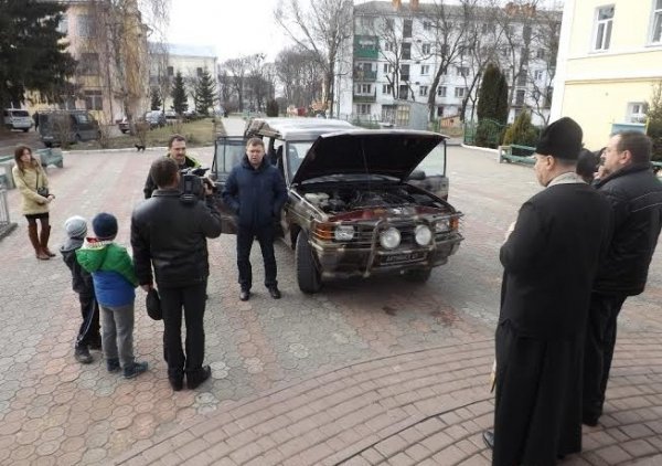 Волинські волонтери відправили бійцям на Схід автомобіль. ФОТО