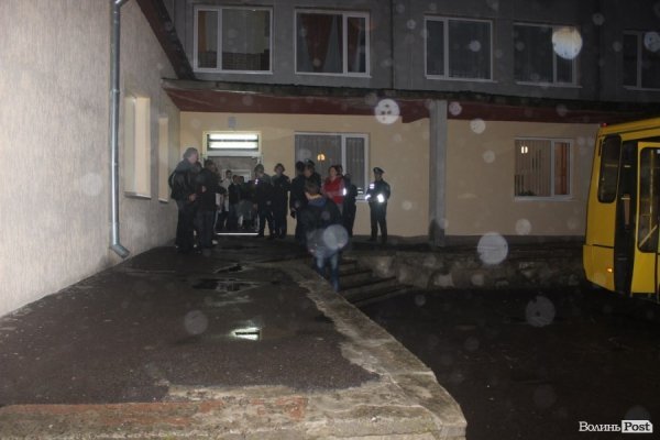 Як у луцьких лікарнях бомбу шукали. ФОТО