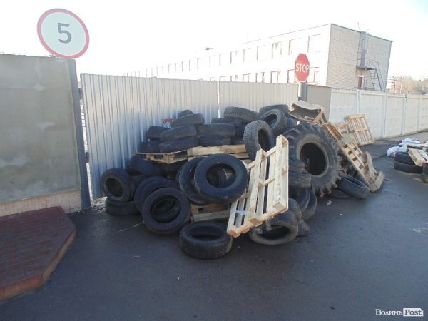 База луцьких ВВшників в облозі. ФОТО