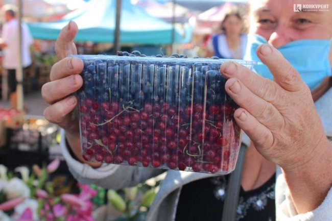 За скільки можна придбати ягоди у Луцьку 