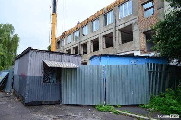 Як відбувається реконструкція луцького Будинку побуту. ФОТО