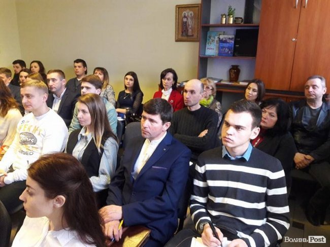 На Волині вчили працювати з молоддю в умовах децентралізації
