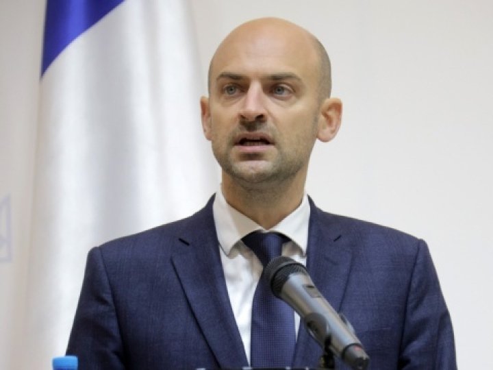 Мир в Україні не може бути досягнутий шляхом капітуляції, - глава МЗС Франції