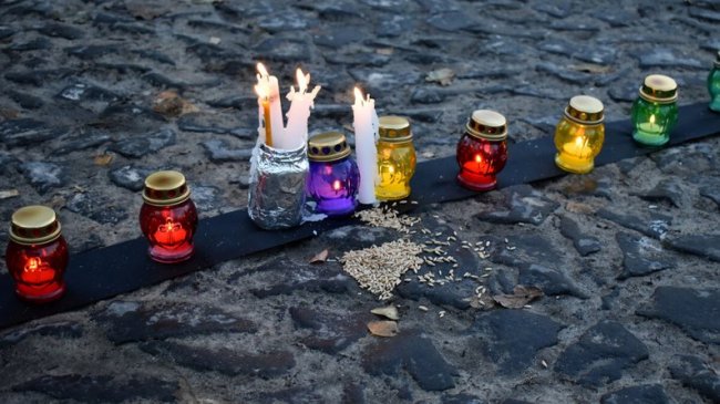 У Луцьку запалили «свічки пам'яті» та молилися за жертв Голодомору