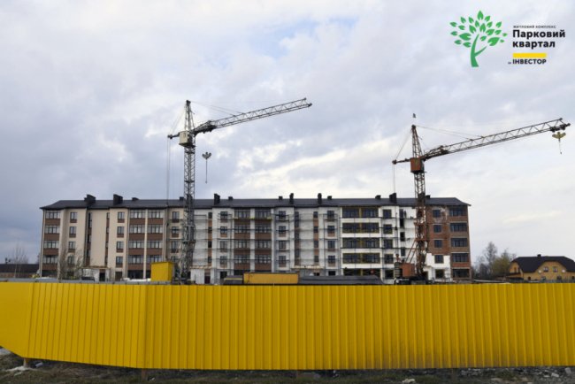 У другому будинку ЖК «Парковий квартал» у Ковелі завершують утеплювати фасад. ФОТО*