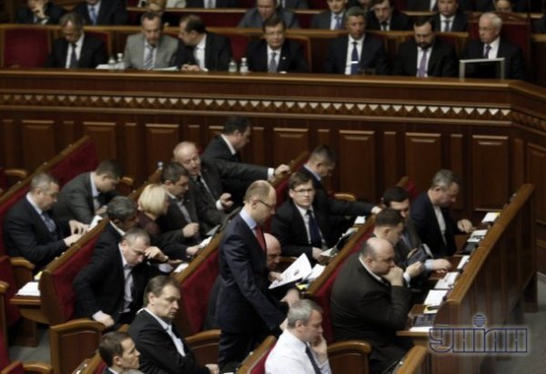 Як Азаров залишився прем'єром. ФОТО