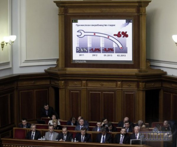 Як Азаров залишився прем'єром. ФОТО