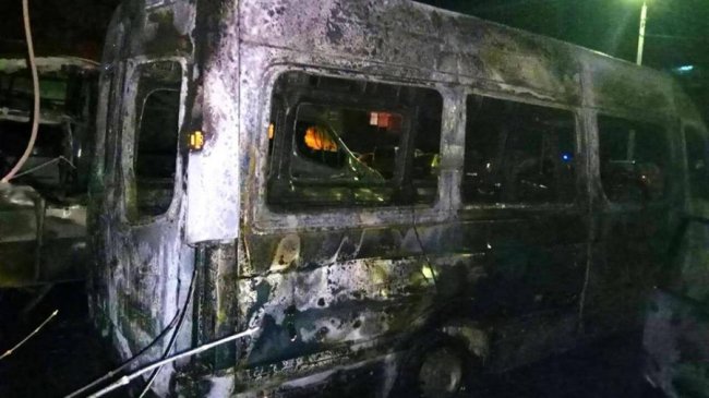 У Львові – пожежа на парковці з десятками авто, згоріли дві машини та причіп