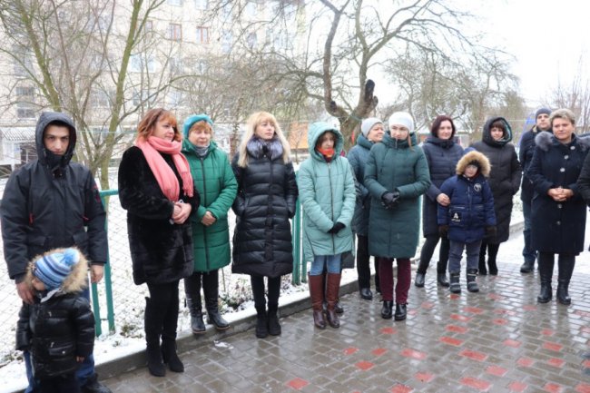 У місті на Волині інклюзивний центр отримав спецавтомобіль