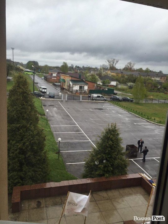 Розгром на Волинській митниці: протестувальники виламали двері. ФОТО 