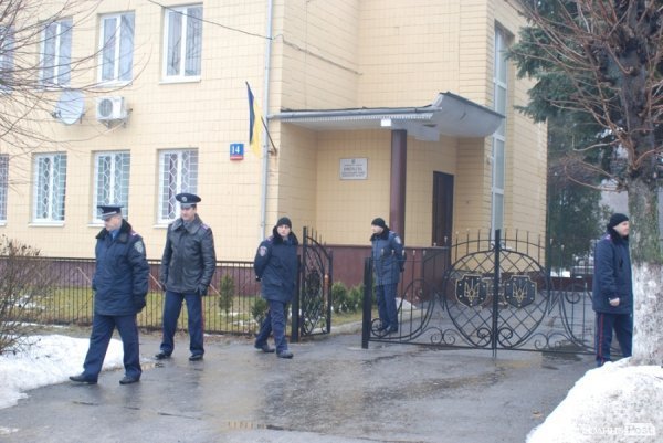 Міліція під прокуратурою Ківерець