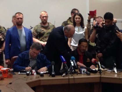 Терористи передали чорні скриньки малайзійським експертам. ФОТО