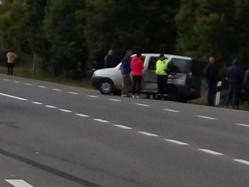 Аварія біля Луцька: бус в'їхав у фургон