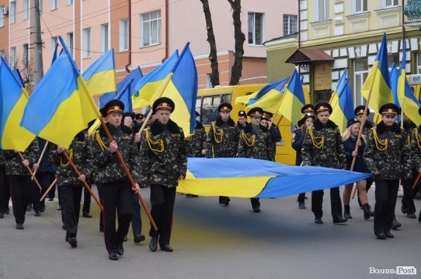 Герої не вмирають: піша хода Луцьком. ФОТО