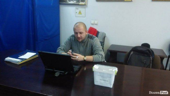 На сесію приїхав волонтер Мирослав Ватащук