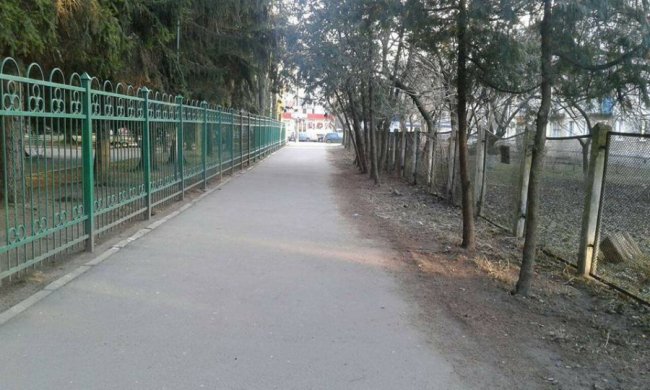 Луцькі муніципали «покарали» медиків за розкидані бахіли