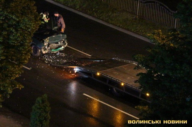 Зіткнулись три автомобілі: у Луцьку – нічна аварія. ВІДЕО