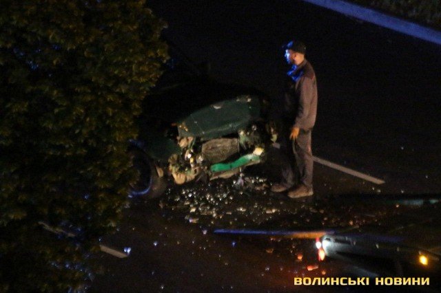 Зіткнулись три автомобілі: у Луцьку – нічна аварія. ВІДЕО