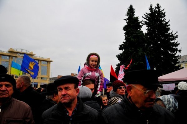 Віче на луцькому Майдані. ФОТО