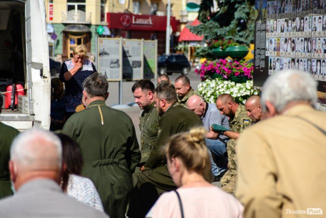 Луцьк попрощався із загиблим на Сході воїном Іллею Струком. ФОТО