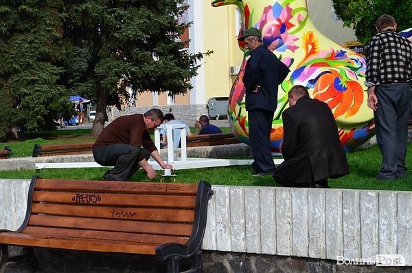 У центрі Луцька встановили диво-птаху. ФОТО