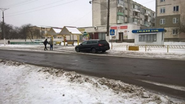 У Володимирі горе-водій припаркувався на переході