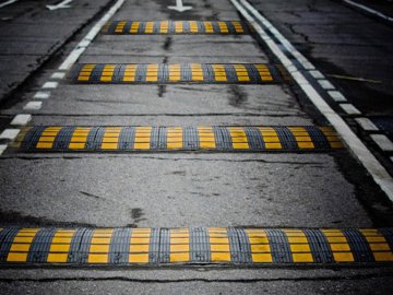 У Луцьку просять «покласти поліцейського» біля школи 