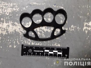 Через «Ягодин» намагалися провезти холодну зброю