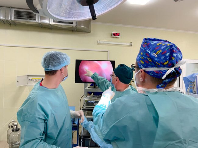 Дівчинка з Волині – перша дитина в Україні, яку прооперував робот-хірург. ФОТО