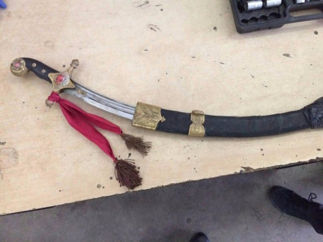 На Волині затримали українця зі старовинною шаблею