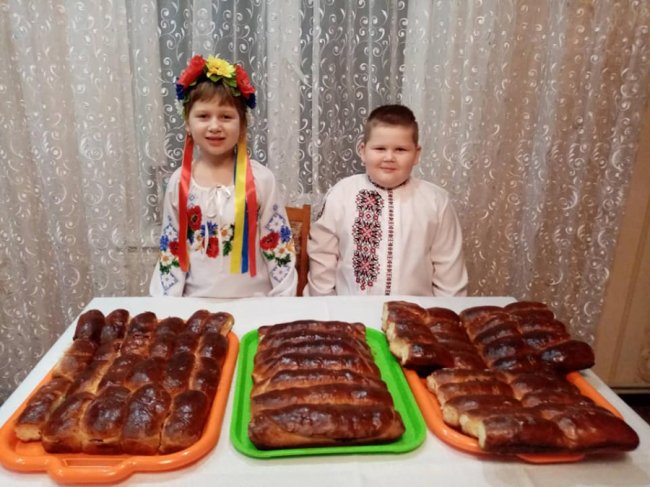 Волинські господині передали випічку військовослужбовцям на Схід. ФОТО