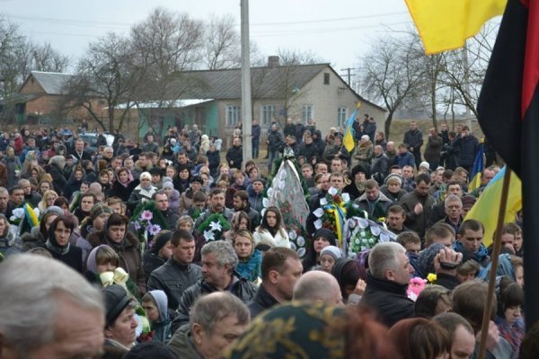 Як Нововолинськ поховав Героя Майдану. ФОТО