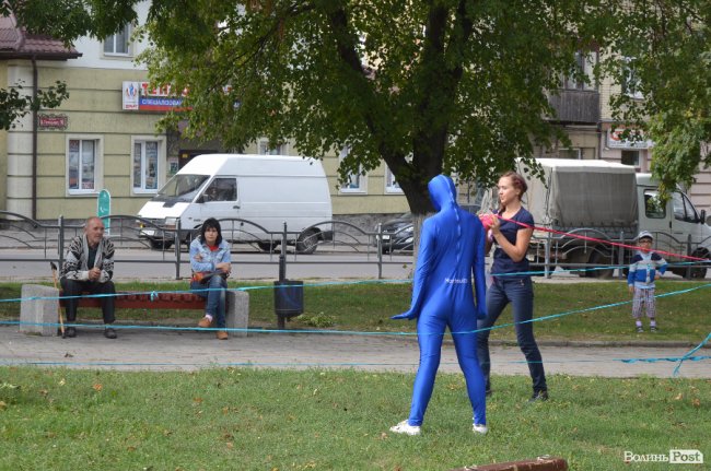 З хлібом, горілкою та кров’ю: у Луцьку відкрили фестиваль театрів. ФОТО