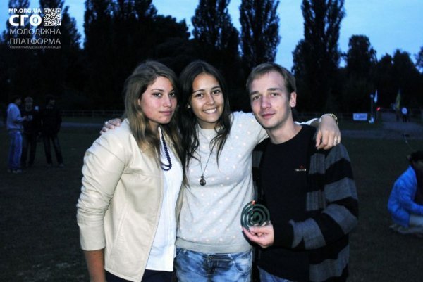 У Луцьку під відкритим небом дивилися «За двома зайцями». ФОТО