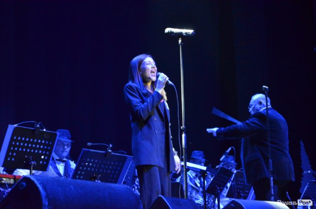 Новорічні хіти та казкова енергетика: як лучан розважали LeoBand Orchestra. ФОТОРЕПОРТАЖ