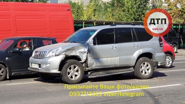 У Києві – масова аварія. ФОТО. ВІДЕО